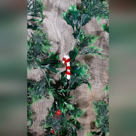 Vintage Christmas Soft Plastic Holly Berry Pinecone Garland 30ft Total 5 Strands - Picture 6 of 7
